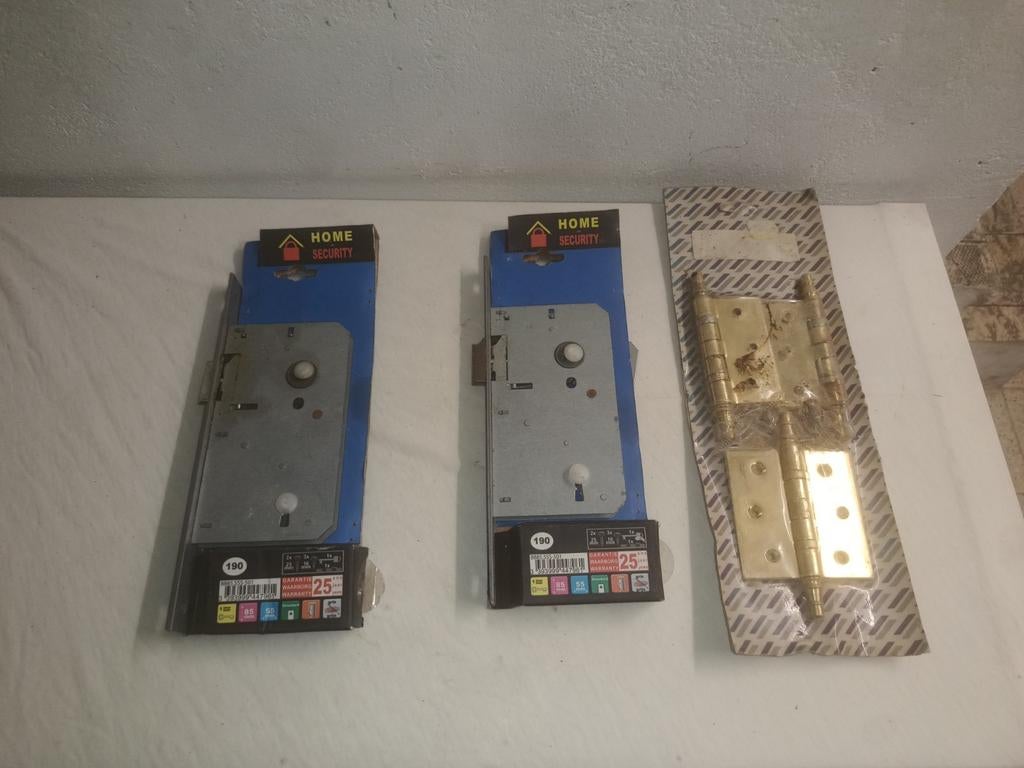 Charnières et serrure de porte neuves, Bricolage & Construction, Serrurerie de bâtiment & Dispositif de fermeture, Enlèvement ou Envoi