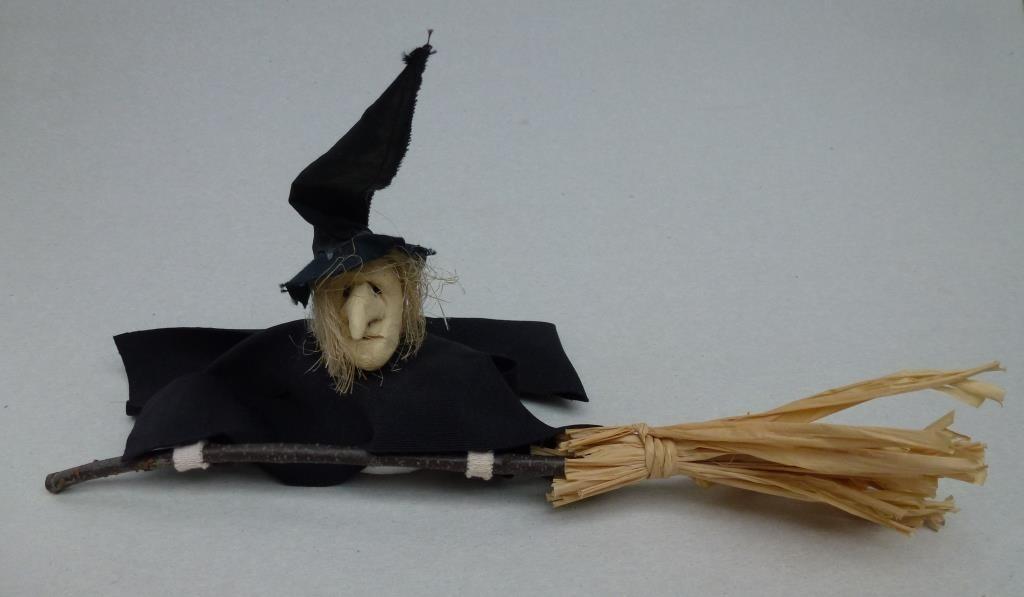 sorcière d'Halloween sur balai, Hobby & Loisirs créatifs, Articles de fête, Comme neuf, Décoration, Enlèvement ou Envoi