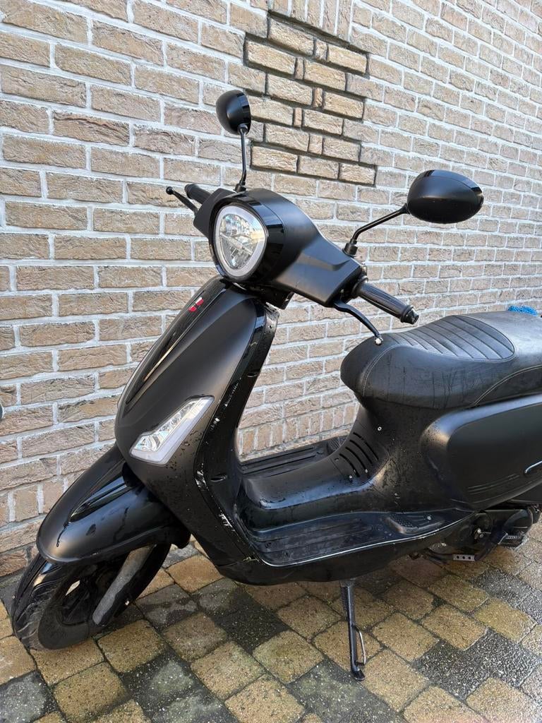 Scooter gts bravo, Fietsen en Brommers, Ophalen, Zo goed als nieuw