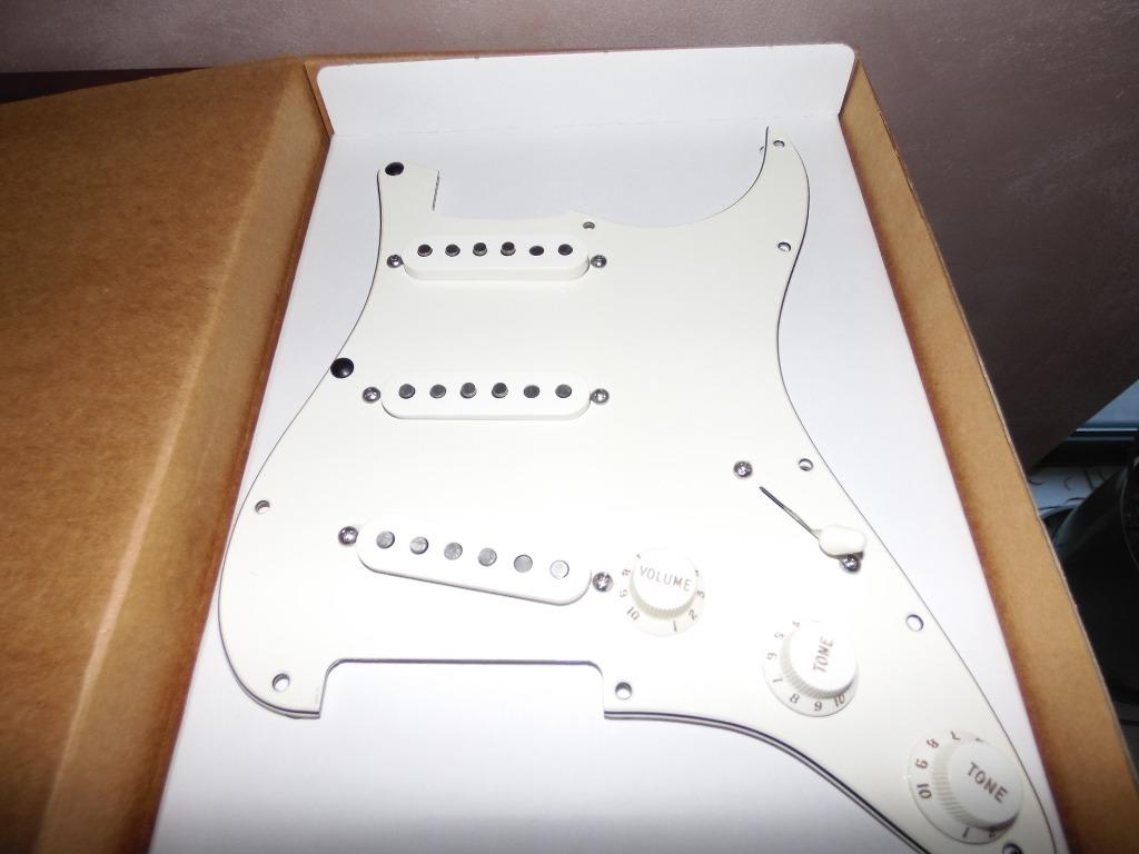 Pickguard fender US avec Micros, Musique & Instruments, Enlèvement ou Envoi, Comme neuf, Fender