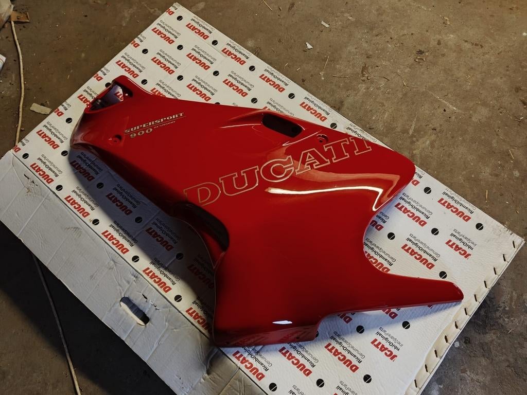 DUCATI 900SS 1997 KUIP LINKS ROOD NIEUW, Motoren, Ophalen, DUCATI, Nieuw, Jackierogier@outlook.be