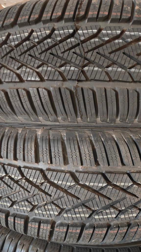 Pneus d'hiver semperit 185/65r15 60€ chacun avec montage, Enlèvement