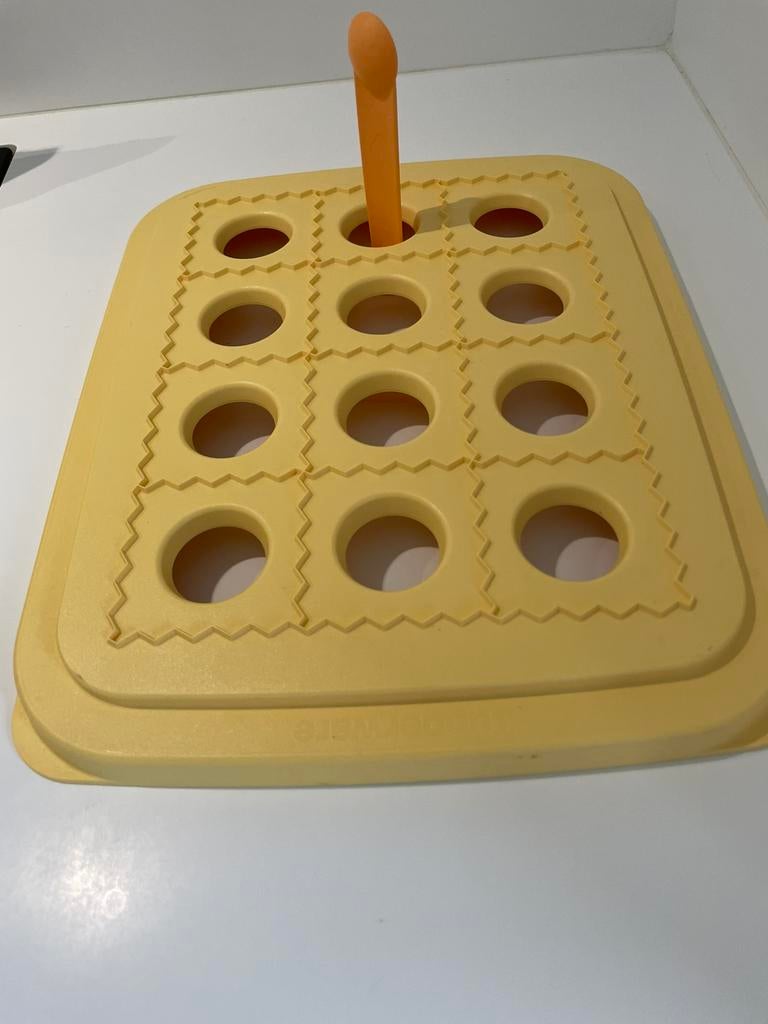 Tupperware rooster voor hapjes, Huis en Inrichting, Keuken | Tupperware, Ophalen of Verzenden, Zo goed als nieuw, Geel, Overige typen