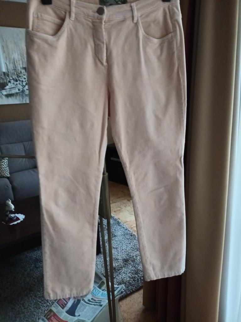 Nouveau pantalon femme en velours côtelé fin, Enlèvement ou Envoi, Neuf, Taille 42/44 (L)