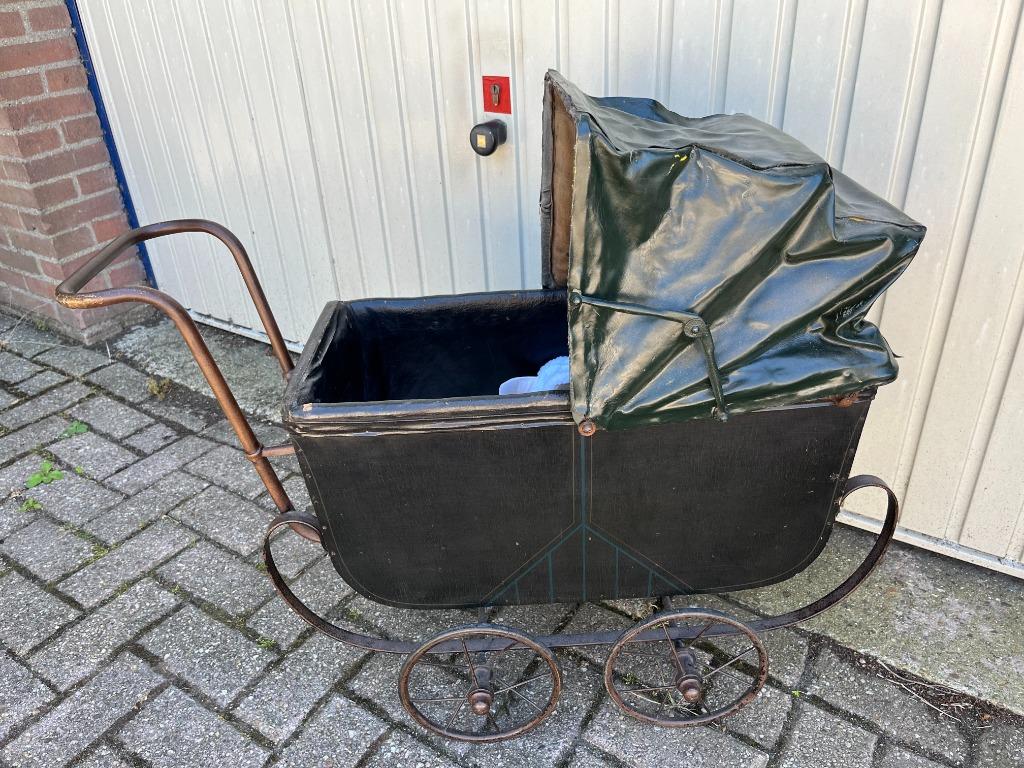 Landau de poupée antique, Enlèvement ou Envoi