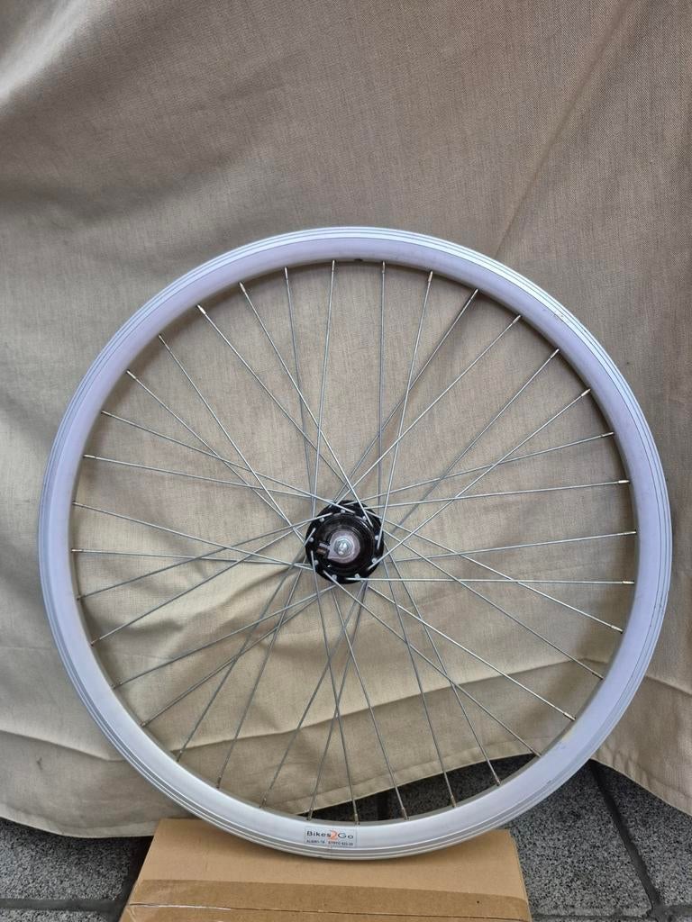 Voorwiel 28inch met dynamo., Fietsen en Brommers, Fietsonderdelen, Ophalen of Verzenden, Nieuw, Wiel