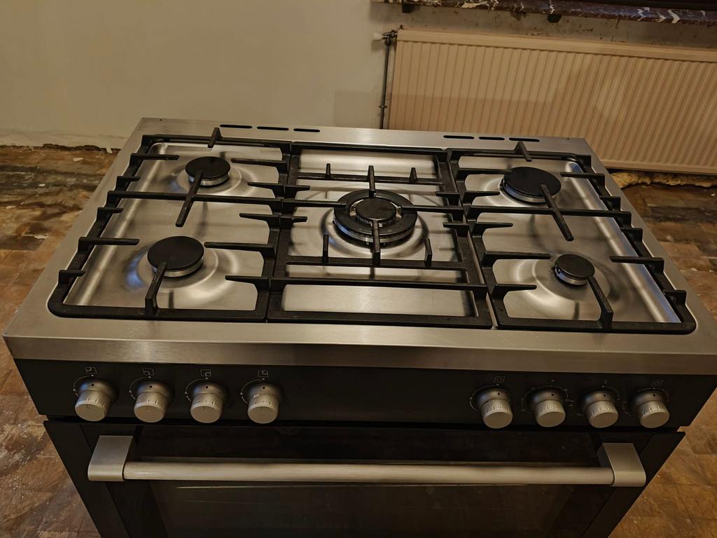 Electrische oven en gasfornuis 5-pits. Merk Beko, Ophalen of Verzenden, Zo goed als nieuw, Oven