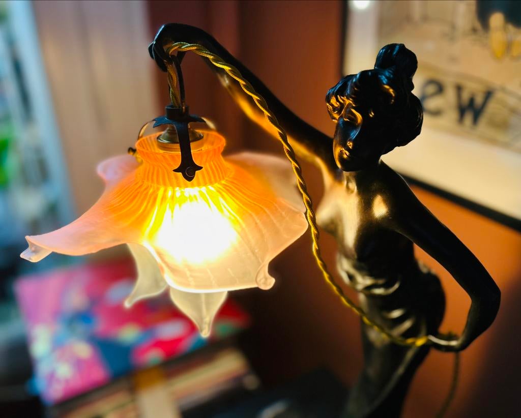 Lampe de table Art nouveau, vers 1900, Emmanuel Villanis, Antiquités & Art, Antiquités | Éclairage, Enlèvement