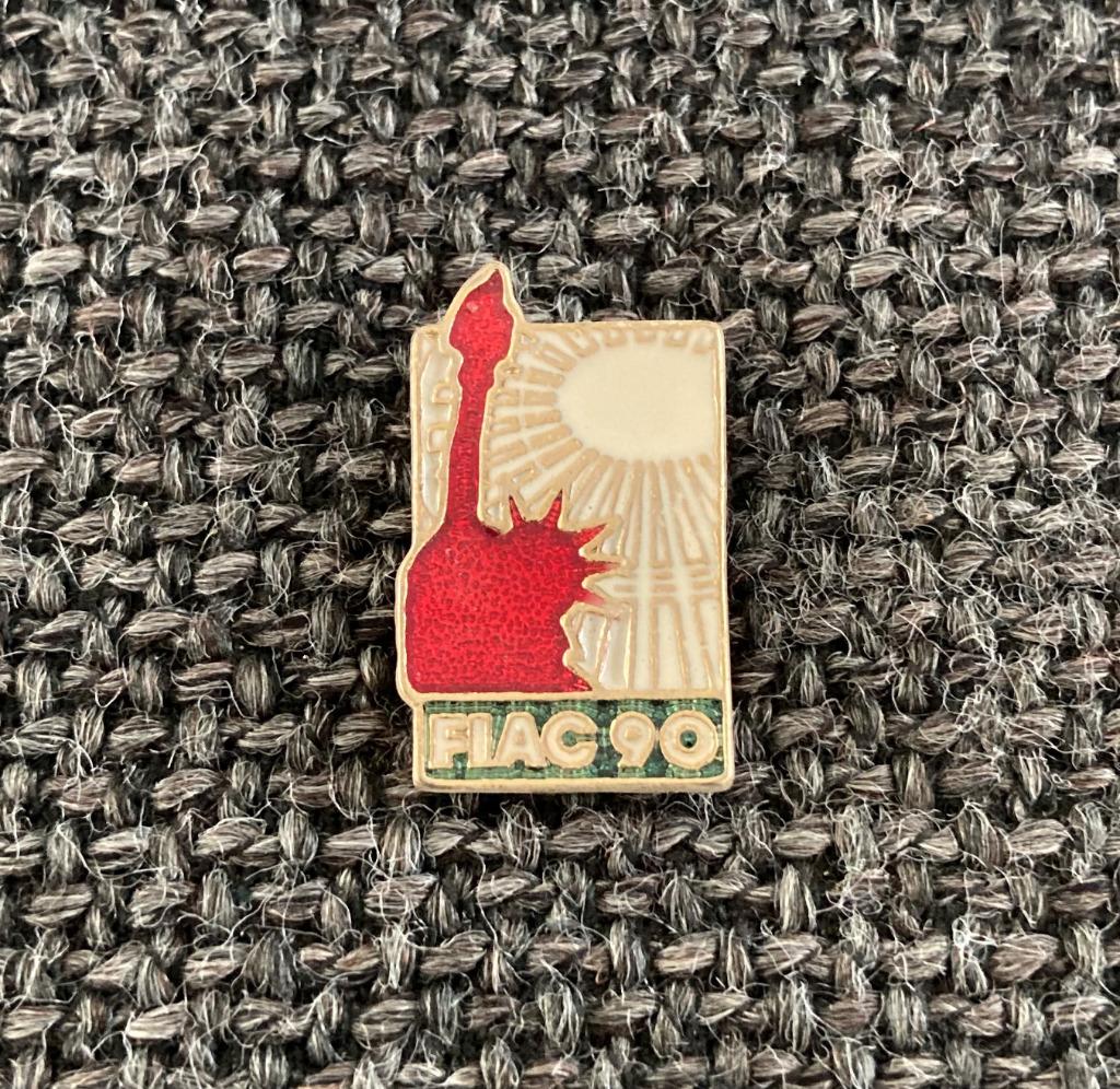 PIN - FIAC 90 - VRIJHEIDSBEELD, Verzamelen, Verzenden, Gebruikt, Overige onderwerpen, Speldje of Pin