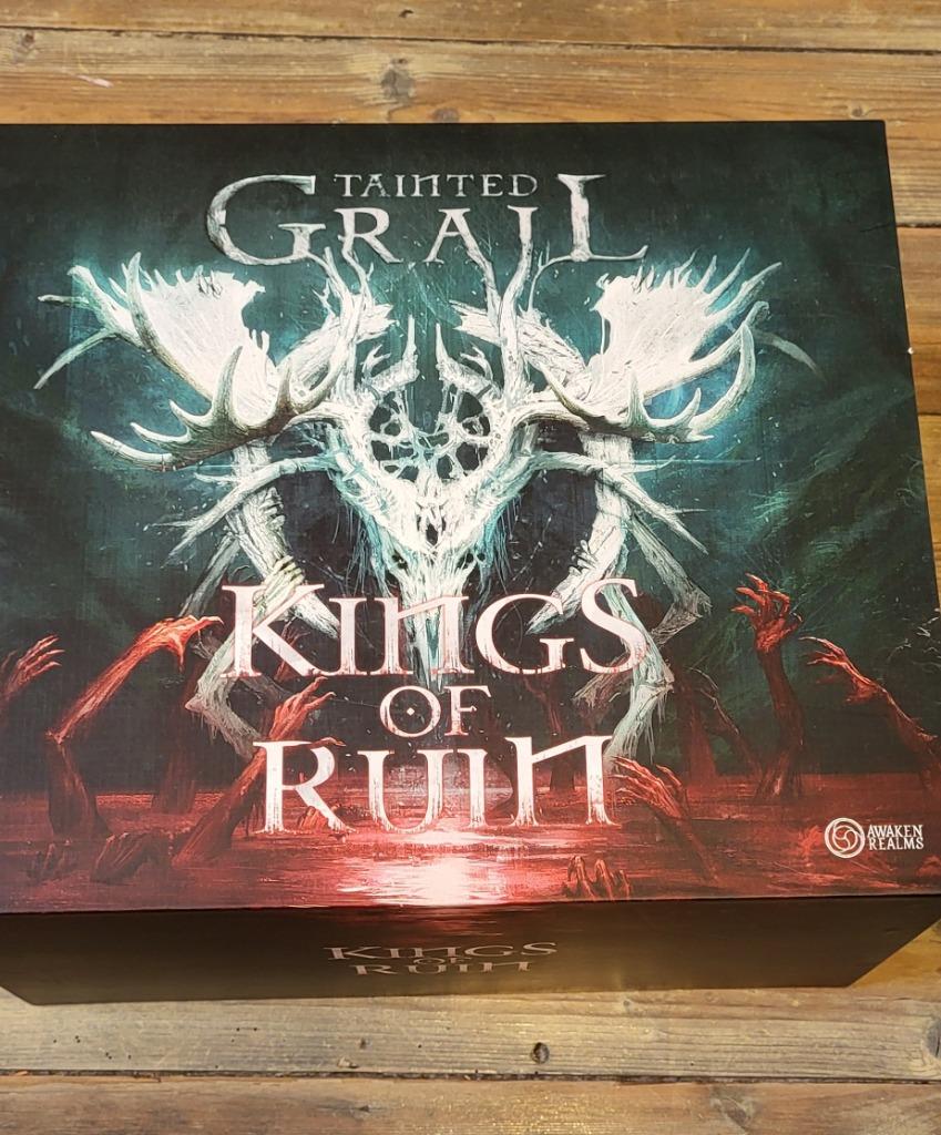 Tainted Grail: Kings of Ruin, Trois ou quatre joueurs, Enlèvement ou Envoi, Comme neuf, Awaken realms