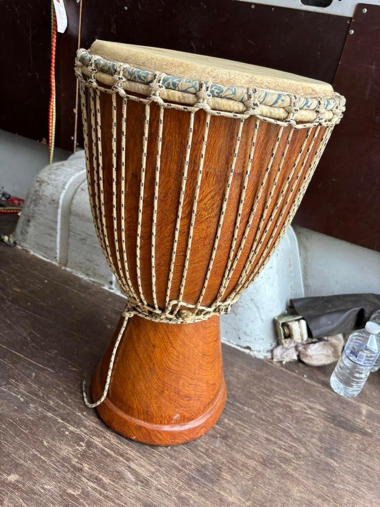 Djembe, Ophalen