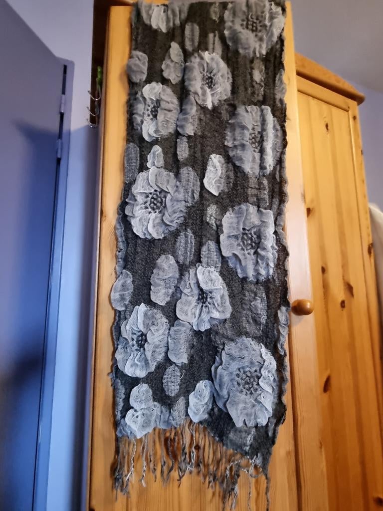 Grand foulard mi-saison 3D tons de gris, Sans marque, Enlèvement ou Envoi, Porté, Pashmina
