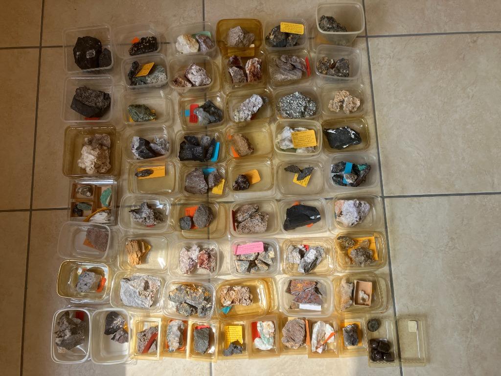 Verzameling mineralen - 57 doosjes, Collections, Minéraux & Fossiles, Minéral, Enlèvement ou Envoi