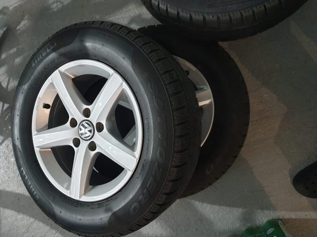 4 jantes et pneus neige 215/65/R16 Tiguan Q3, Autos : Pièces & Accessoires, Pneus & Jantes, 16 pouces, Véhicule de tourisme, Pneu(s)