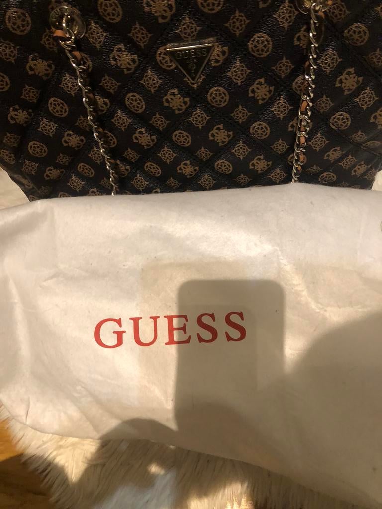 Damshandtas guess nieuw, Ophalen