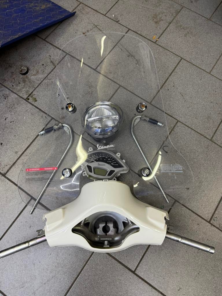 Volant complet Vespa Primavera avec house, compteur et écran, Enlèvement