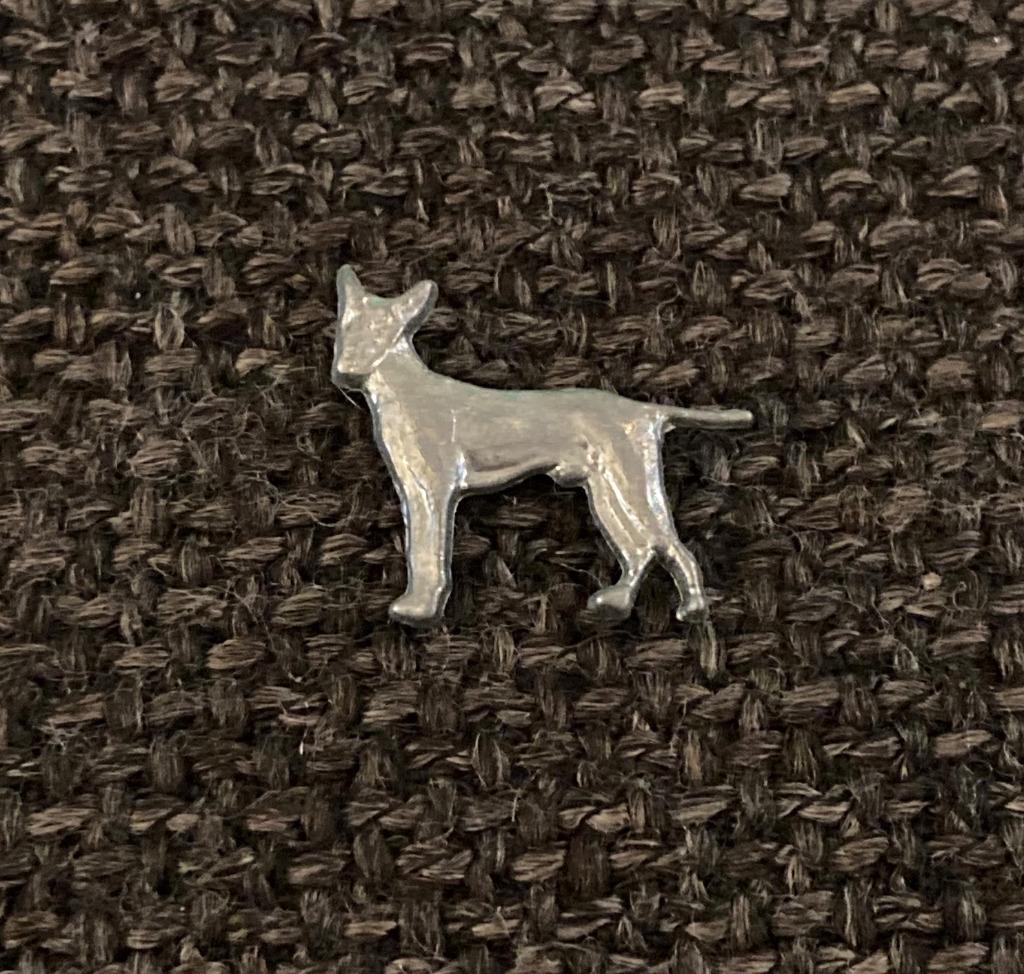 PIN - HOND - CHIEN - DOG, Verzenden, Gebruikt, Dier of Natuur, Speldje of Pin