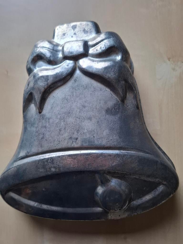 Plat à pâtisserie Bells, Enlèvement ou Envoi, Comme neuf, Gâteaux et Tartes, Moule