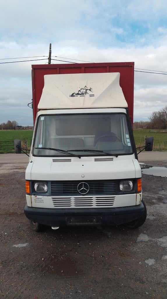Paardencamionette Mercedes 410D, Ophalen