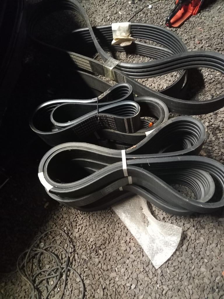 Lot de 11 couryoi pour moissonneuse bateuse, Enlèvement