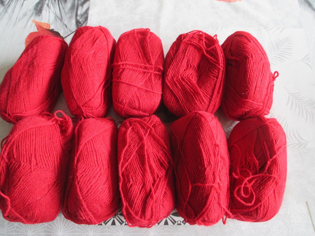 breiwol rood 10 bollen, Hobby en Vrije tijd, Ophalen of Verzenden, Nieuw, Breien of Haken, Wol of Garen