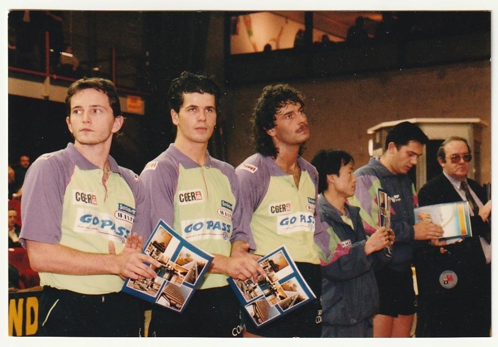 Foto: beroemdheden, tafeltennissers (? ) Jean-Michel SAIVE, Verzenden, Zo goed als nieuw, Overige onderwerpen, Foto