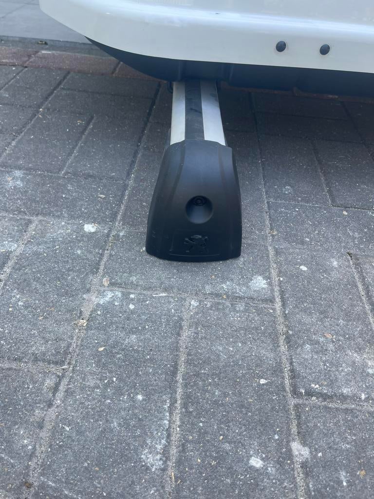 Dakkoffer dragers voor auto merk Peogeot 2008, Ophalen, Zo goed als nieuw