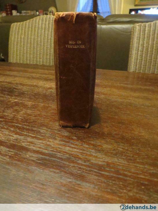 oude mis en -vesperboek uit 1938 gedrukt  Brepols Turnhout, Antiek en Kunst, Ophalen of Verzenden