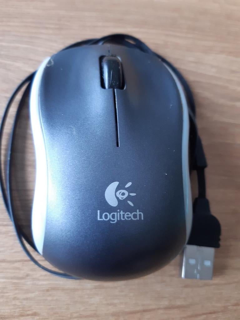 Computermuis logitech, Computers en Software, Ophalen of Verzenden, Zo goed als nieuw