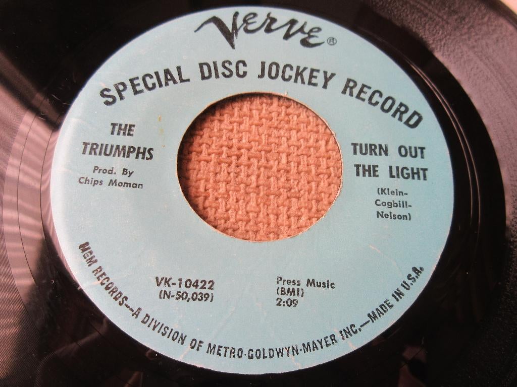 The Triumphs  - Walkin' The Duck / Turn Out The Light, Ophalen of Verzenden, Gebruikt, R&B en Soul
