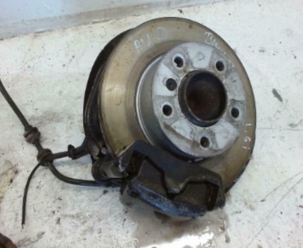 Moyeu avant droit Ford Focus III break 1.6TDCi 2011-2015, Ophalen of Verzenden, Gebruikt, Ford