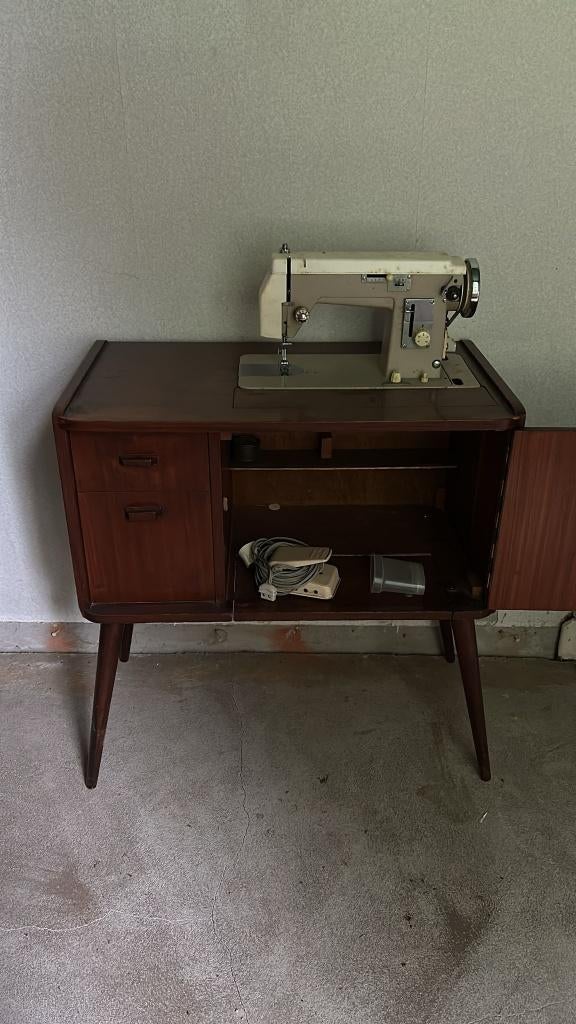 naaimachine in kastje, Antiek en Kunst, Ophalen