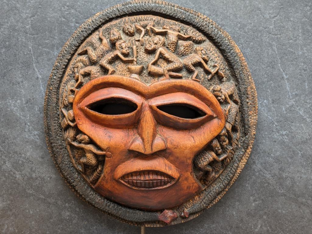 Afrikaans masker hout groot rond decoratief, Antiek en Kunst, Kunst | Beelden en Houtsnijwerken, Ophalen of Verzenden