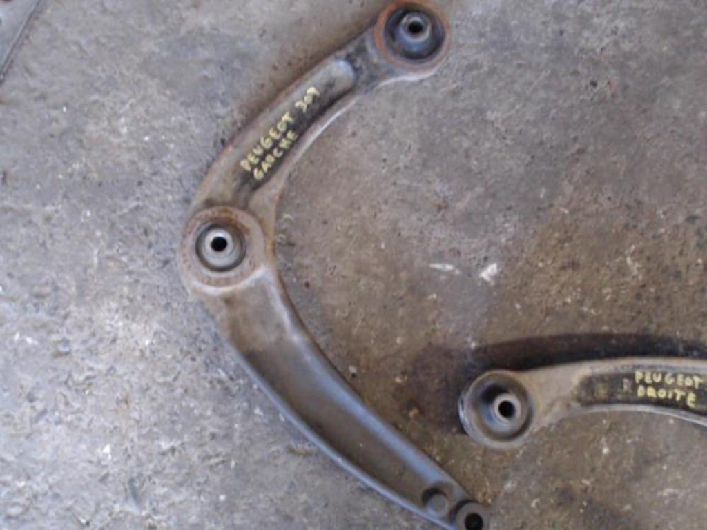 Triangle avant gauche Peugeot 307 2.0HDI 66Kw 2001-2005 LP/1, Autos : Pièces & Accessoires, Suspension & Châssis, Peugeot, Utilisé