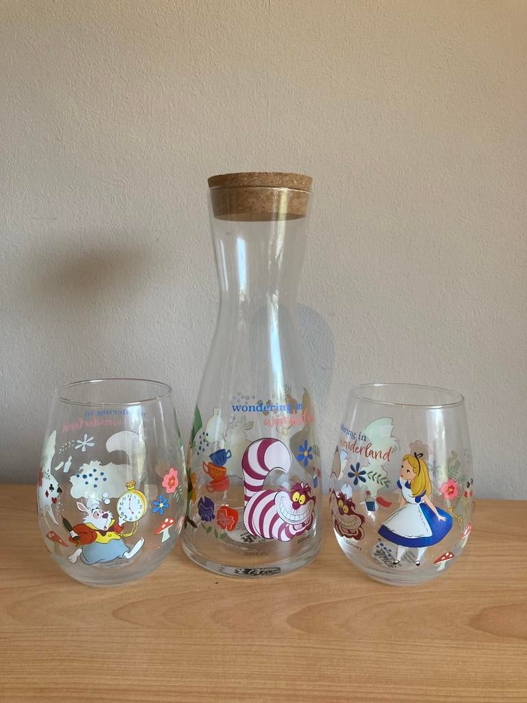 Verres et carafe disney alice au pays des merveilles, Ophalen of Verzenden, Overige figuren, Zo goed als nieuw