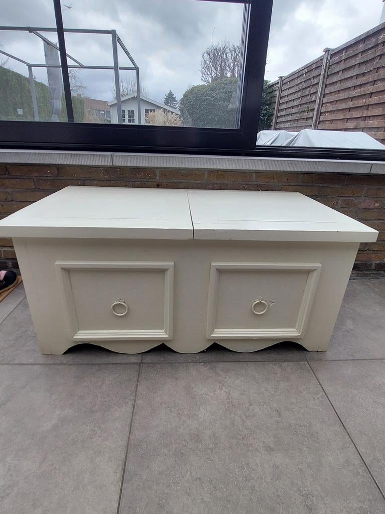 Belle armoire basse en bois blanc, Enlèvement