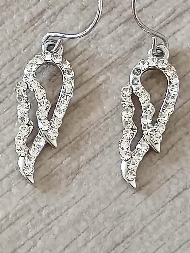 Oorbellen vleugelpatroon met strassen, Handtassen en Accessoires, Oorbellen, Ophalen, Overige materialen, Zilver, Met strass