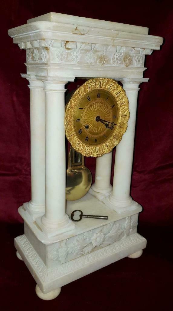 horloge à colonne en albâtre antique, Enlèvement