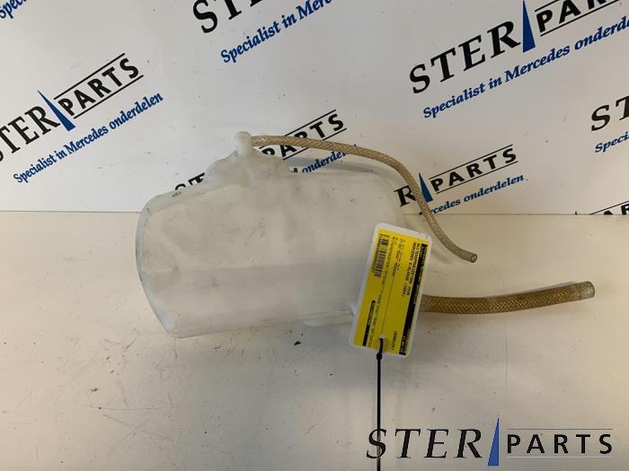 Réservoir lave-glace avant d'un Mercedes E-Klasse, Enlèvement ou Envoi, 3 mois de garantie, Utilisé, Mercedes-Benz