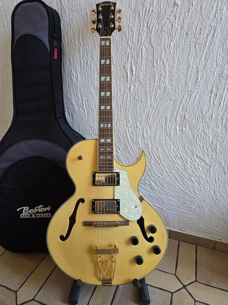 Guitare en tres bon état, jamais utilisée avec accessoires, Musique & Instruments, Enlèvement