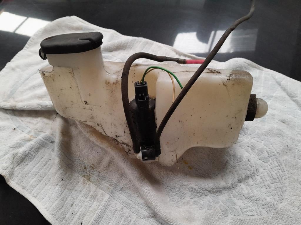 Réservoir lave glaces avec pompe RENAULT CLIO 2 // AUVELAIS, Enlèvement ou Envoi, Utilisé, Renault
