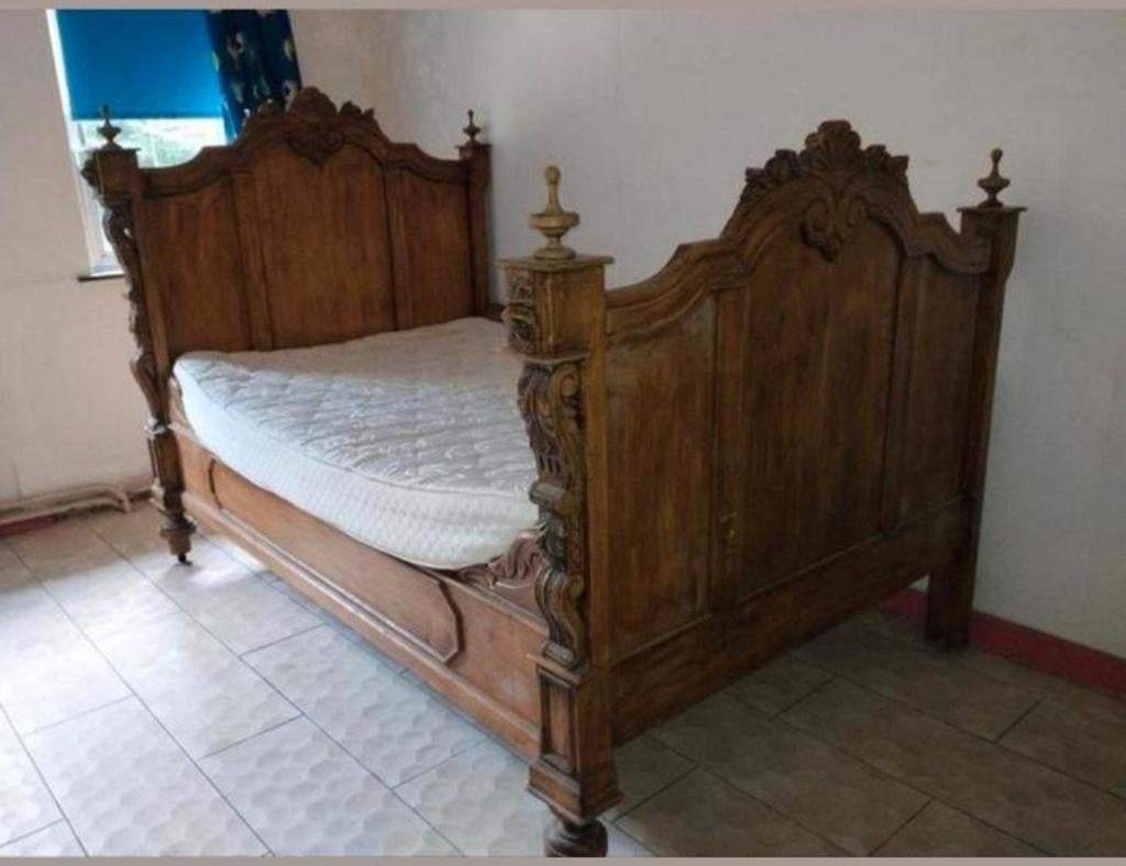 Prachtig antiek/kasteelbed met matras, Antiek en Kunst, Antiek | Meubels | Bedden, Ophalen