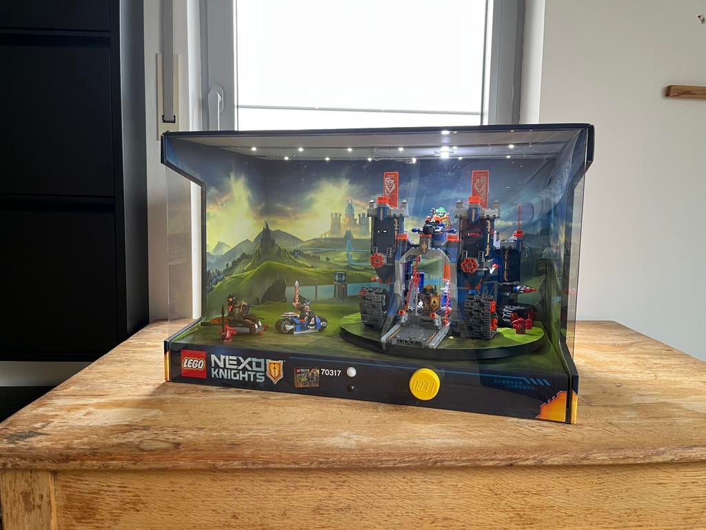 Lego Nexo Knights (70317) - Display Case, Ophalen of Verzenden, Zo goed als nieuw, Complete set, Lego