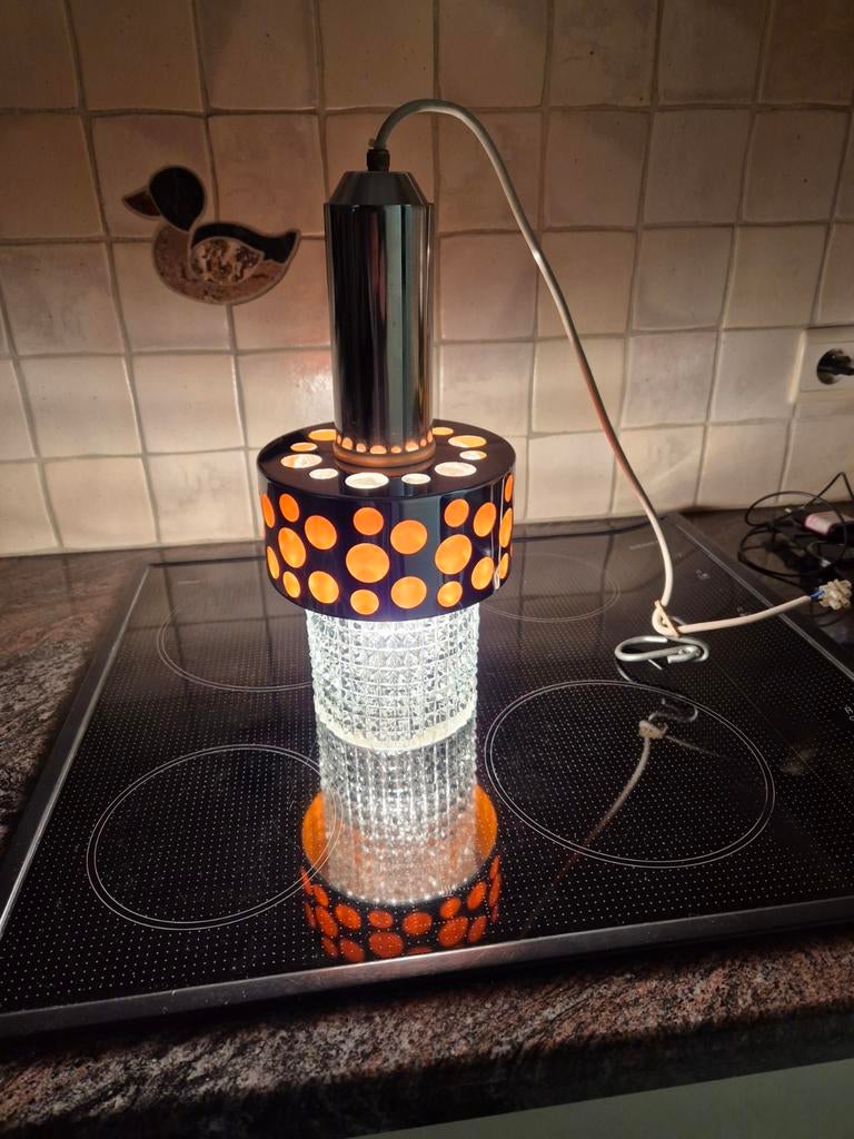 Vinted lamp 1960 a 1970  stevige chroom lamp, Antiek en Kunst, Antiek | Verlichting, Ophalen of Verzenden