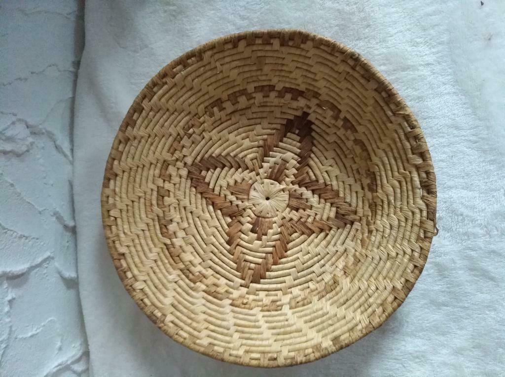 Corbeille artisanale du continent africain bicolore, Neuf, Enlèvement ou Envoi, Rond, Panier