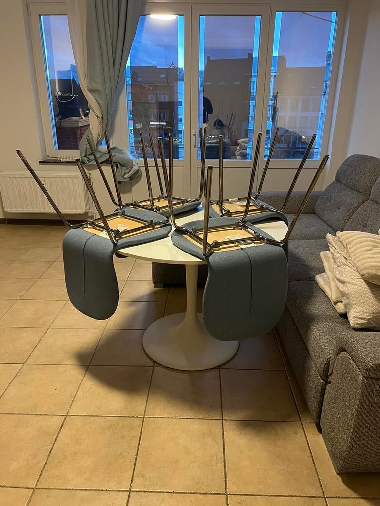 Table ronde + 4 chaises, Hobby & Loisirs créatifs, Enlèvement, Comme neuf
