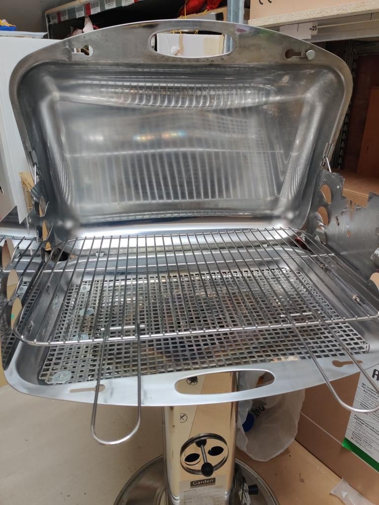 Stalen barbecue van het merk Garden, Tuin en Terras, Ophalen, Zo goed als nieuw