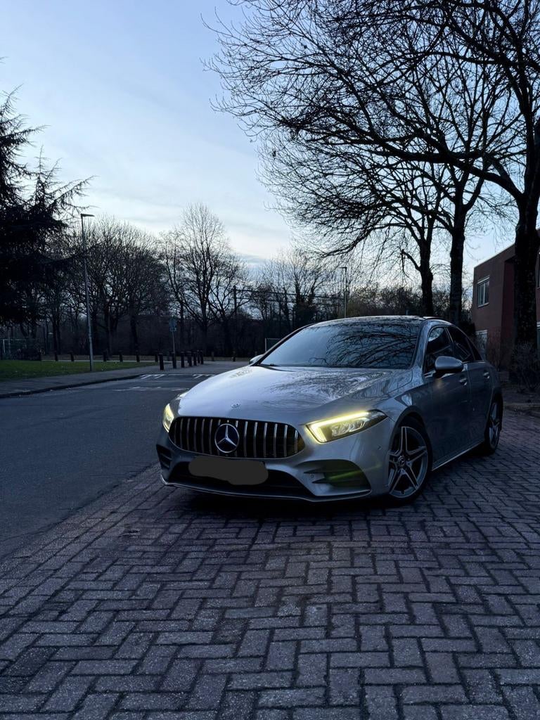 A180d sedan 2019 amg-line, Auto's, Automaat, Stof, Diesel, Grijs