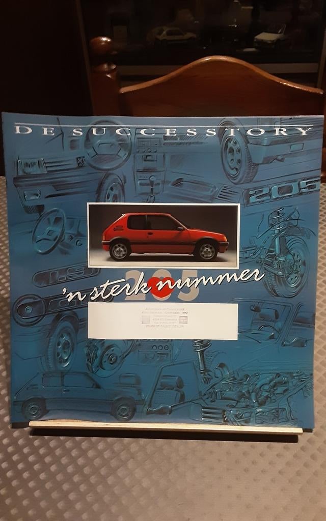 PEUGEOT 205 brochure, Livres, Autos | Brochures & Magazines, Enlèvement ou Envoi, Comme neuf, Peugeot