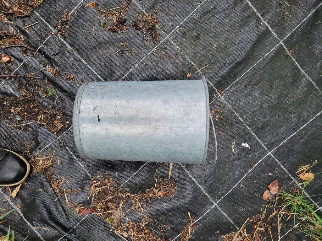 ronde zinken emmer, Huis en Inrichting, Emmers, Ophalen, Gebruikt, Zink, Met handgreep